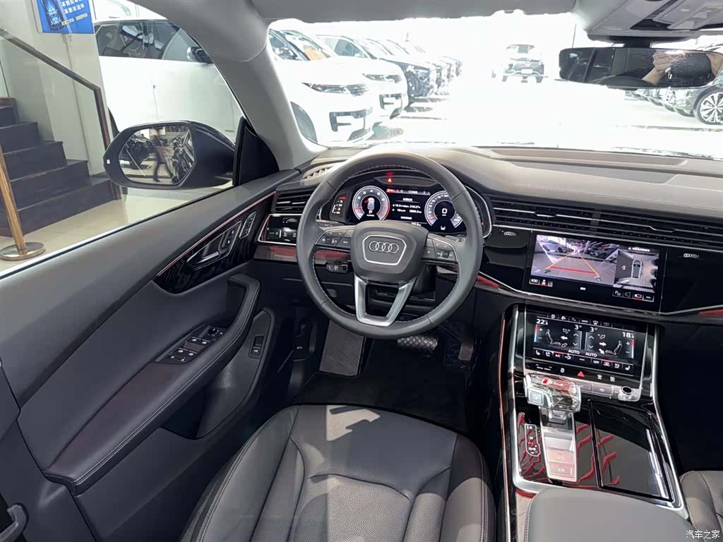 Audi Q8, 2025 23