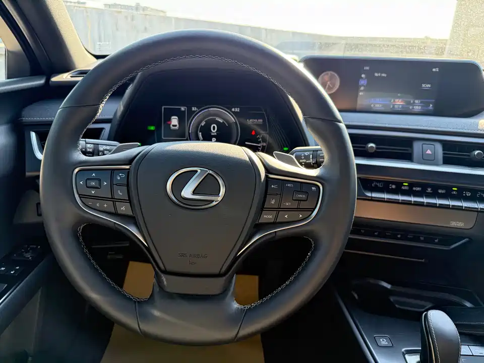 Lexus UX