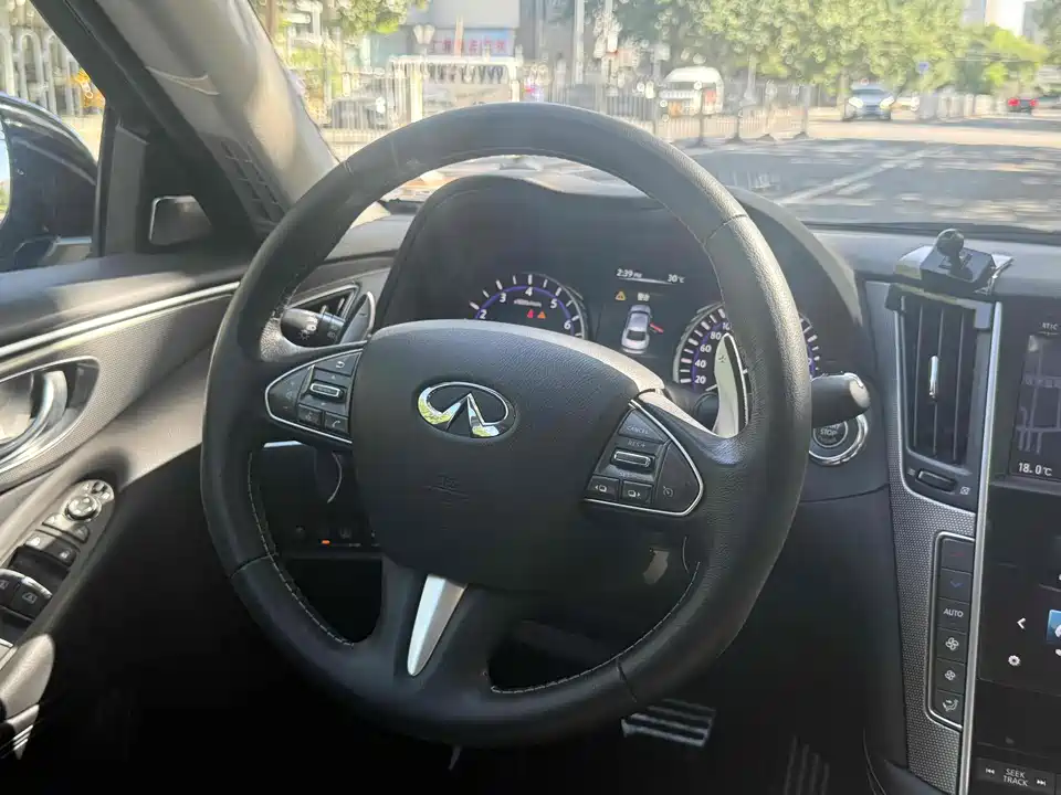Infiniti Q50L