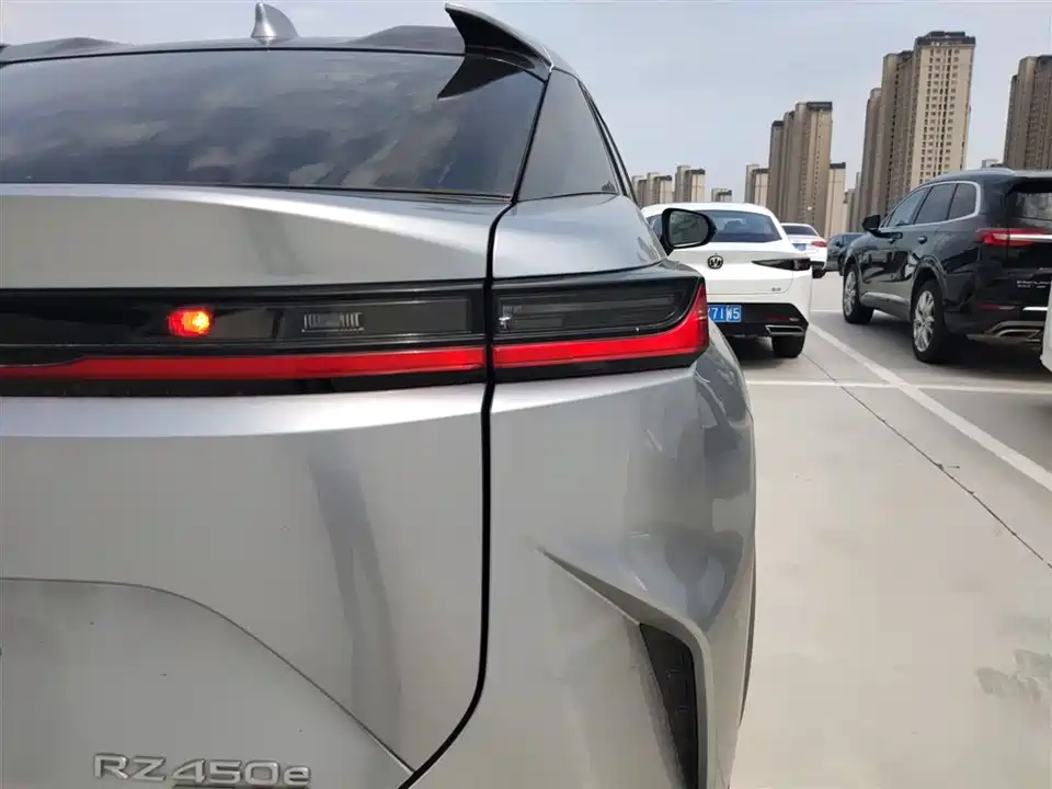 Lexus RZ
