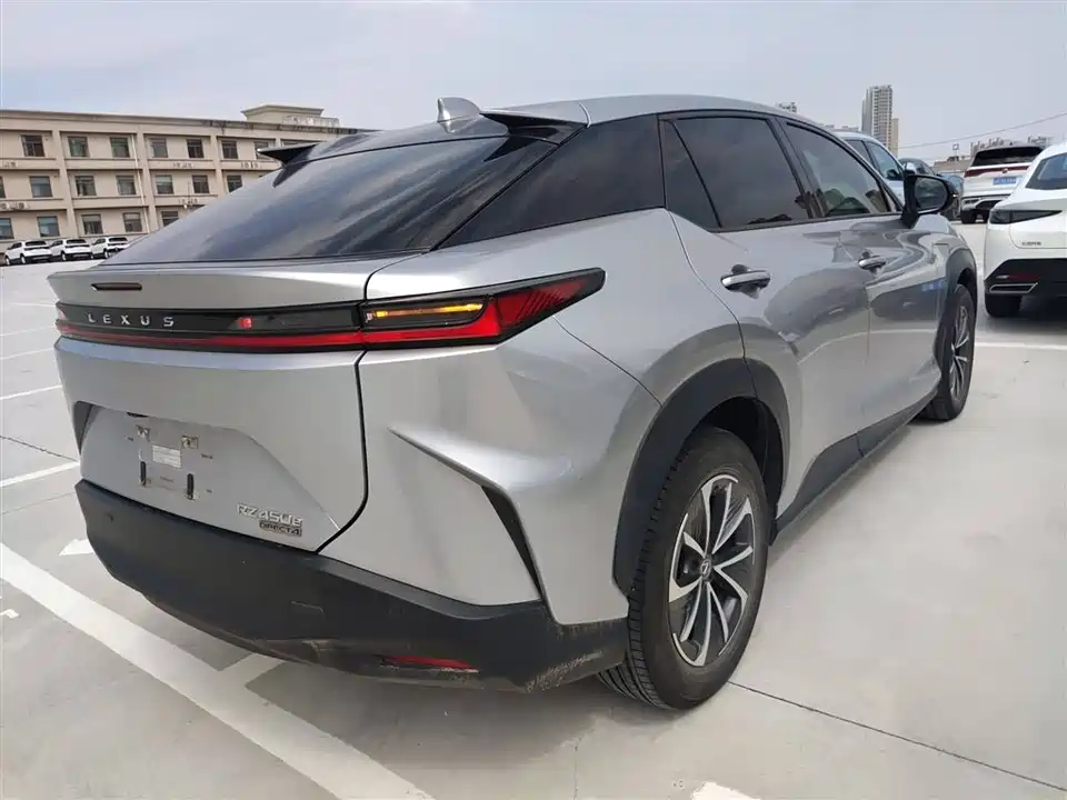 Lexus RZ