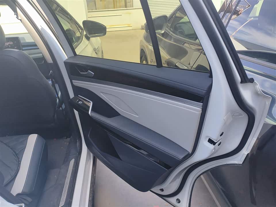 Volkswagen ID.6 CROZZ