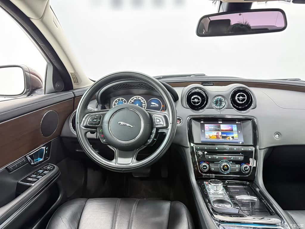 Jaguar XJ, 2017 16
