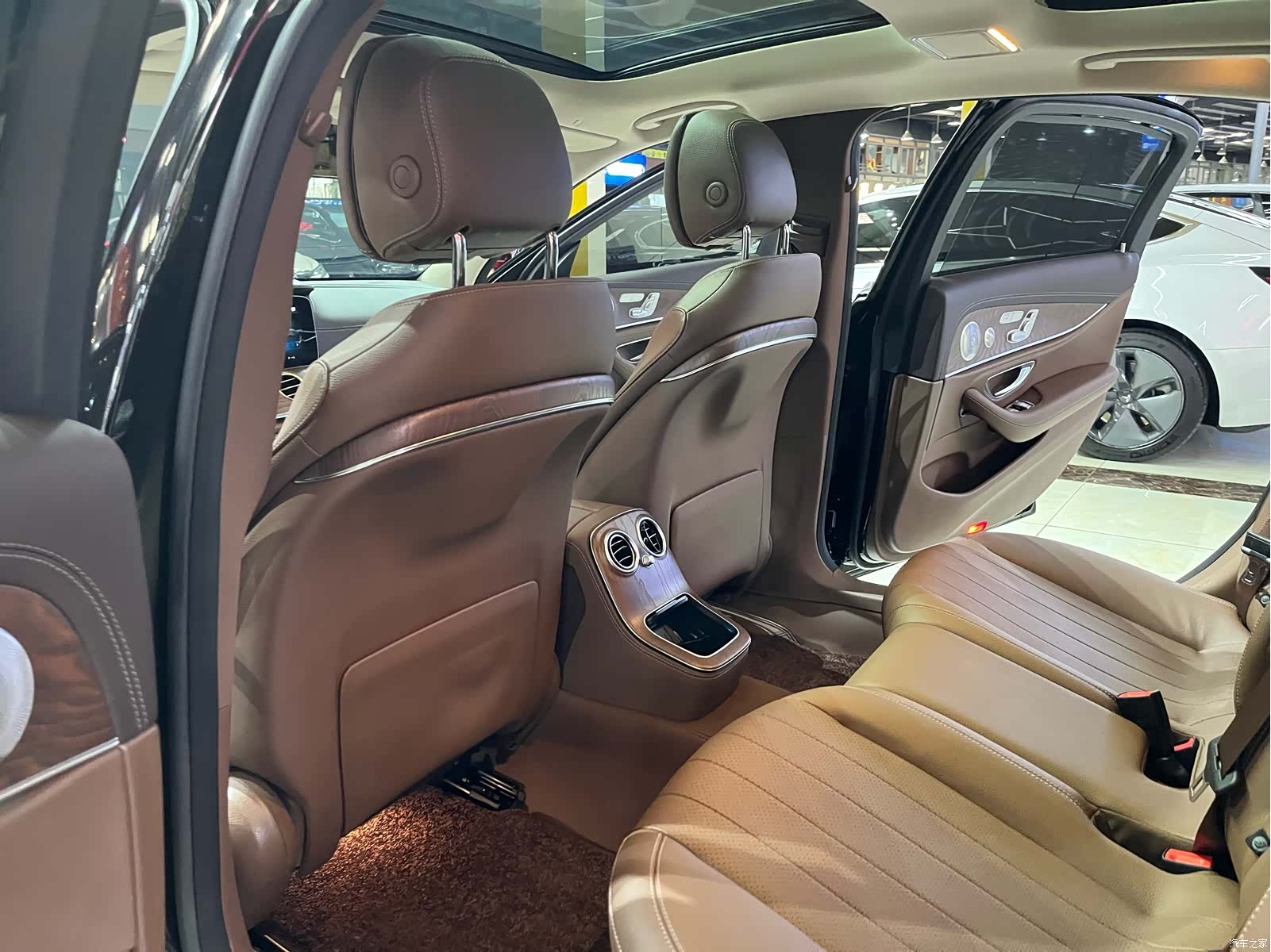 Mercedes-Benz E-Class, 2022 15