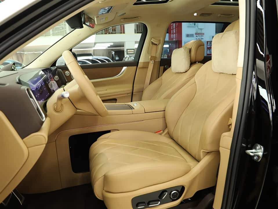 AITO Ask the world M9