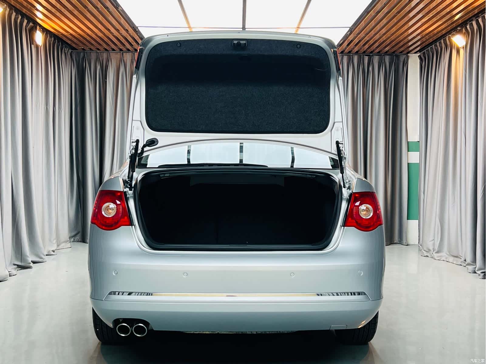 Volkswagen Sagitar, 2011 6