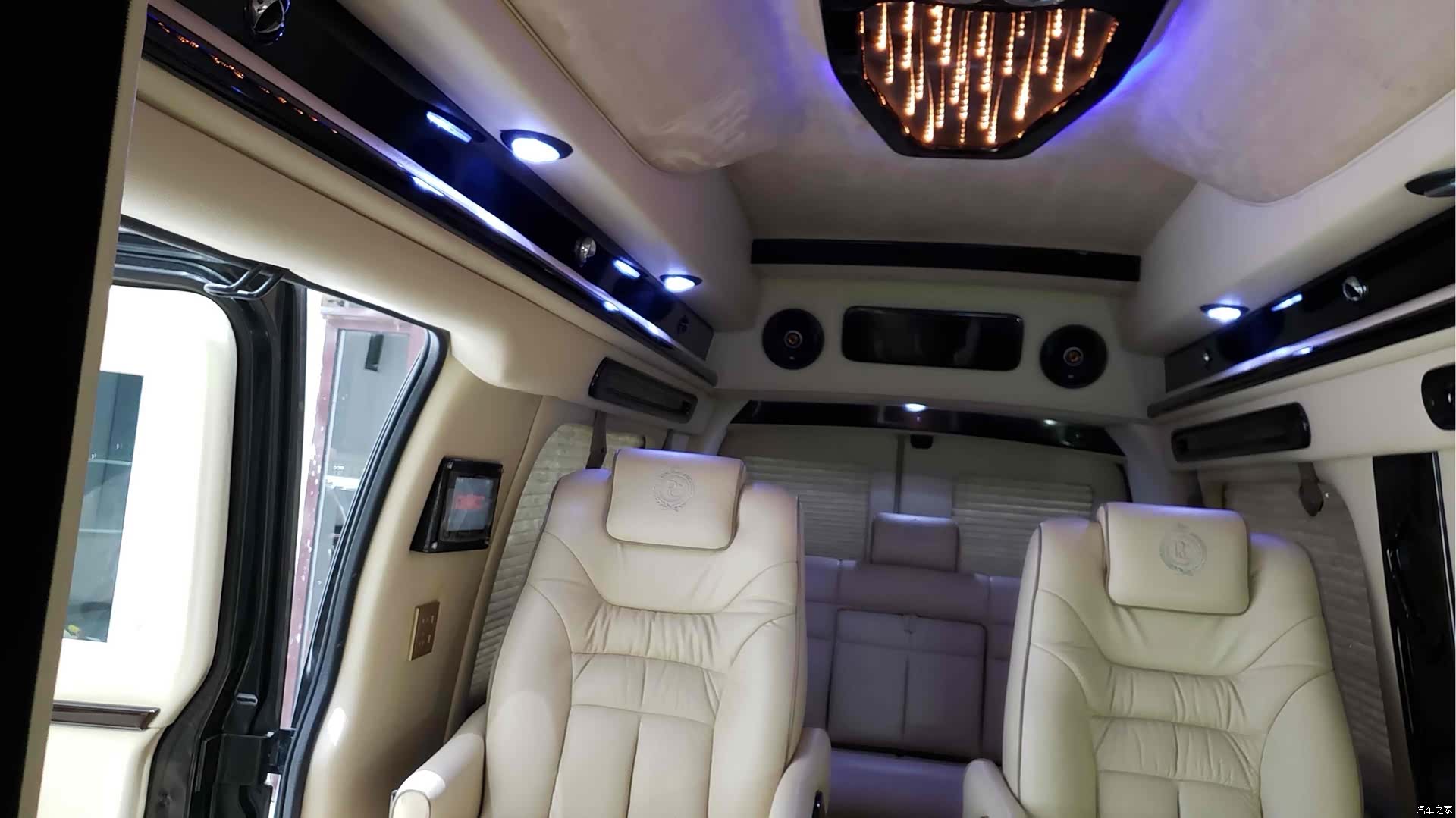 GMC SAVANA, 2017 23