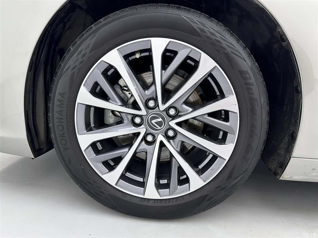 Lexus ES, 2022 29