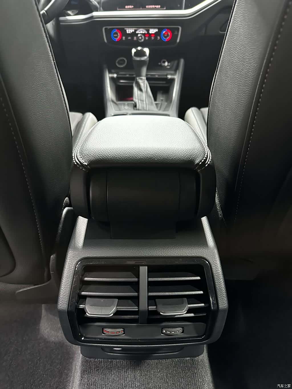 Audi Q3, 2022 10