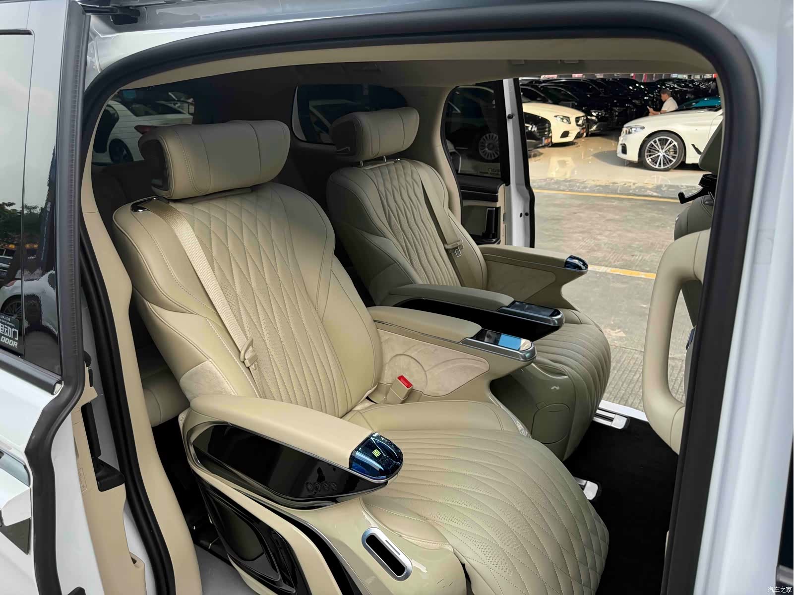 Buick GL8, 2022 10