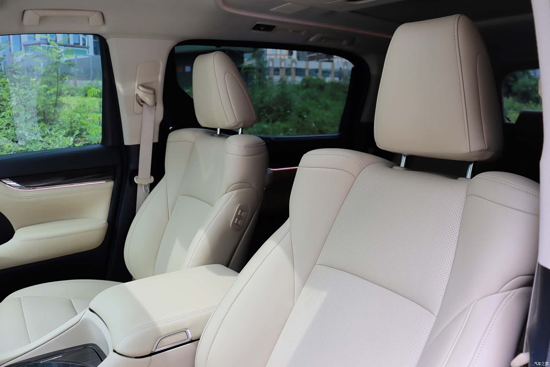 Toyota Alphard, 2017 все фото