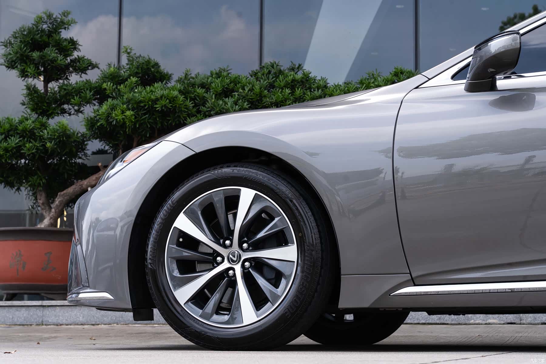 Lexus LS, 2022 8