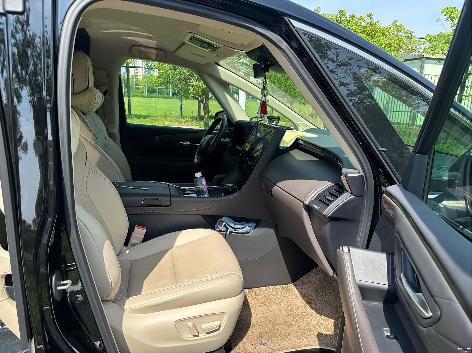 Toyota Alphard, 2024 13