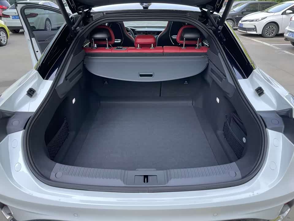 Hongqi H6