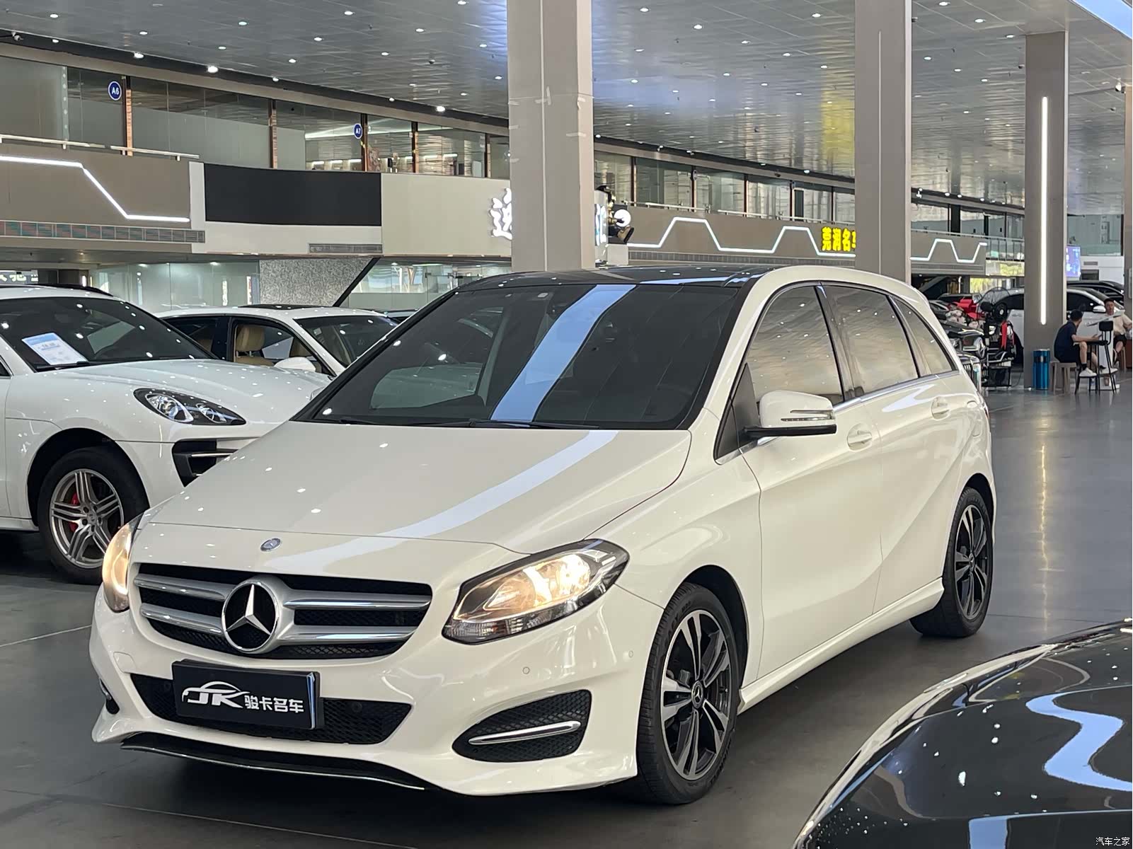 Mercedes-Benz B-Class, 2016 1