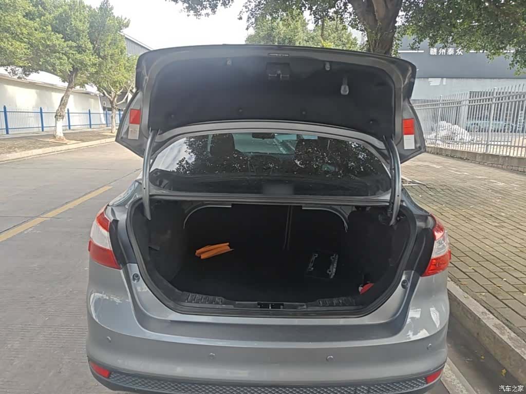 Ford Focus, 2014 19
