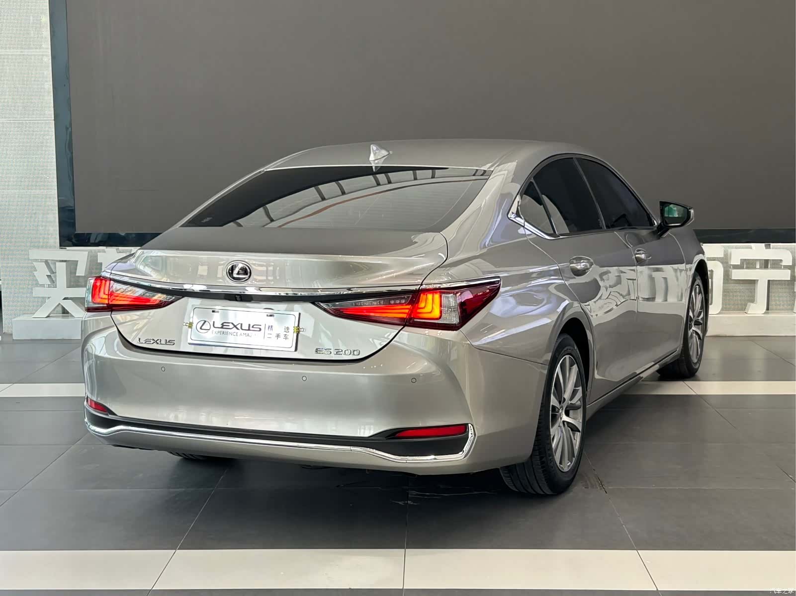 Lexus ES, 2019 6