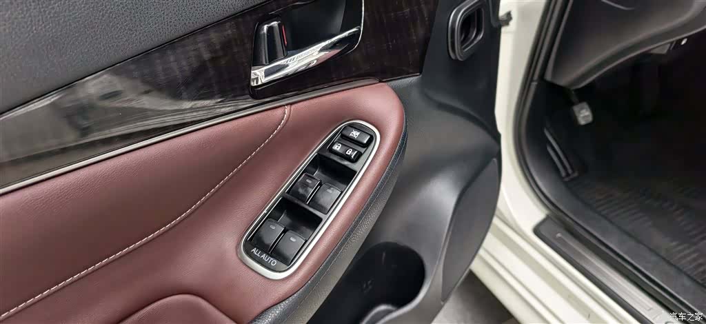 Toyota Crown, 2017 17