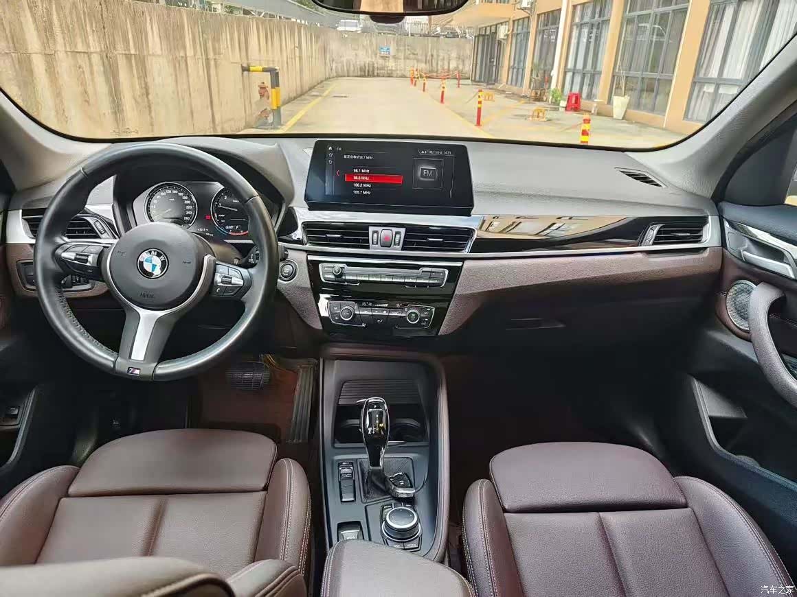 BMW X1, 2020 все фото