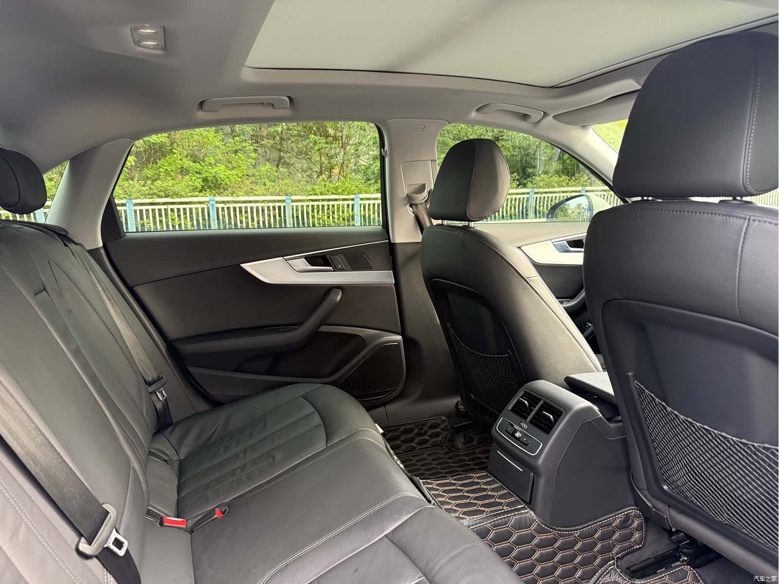 Audi A4L, 2019 8