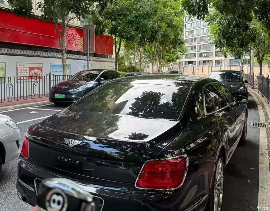 Bentley Flying Spur, 2023 3