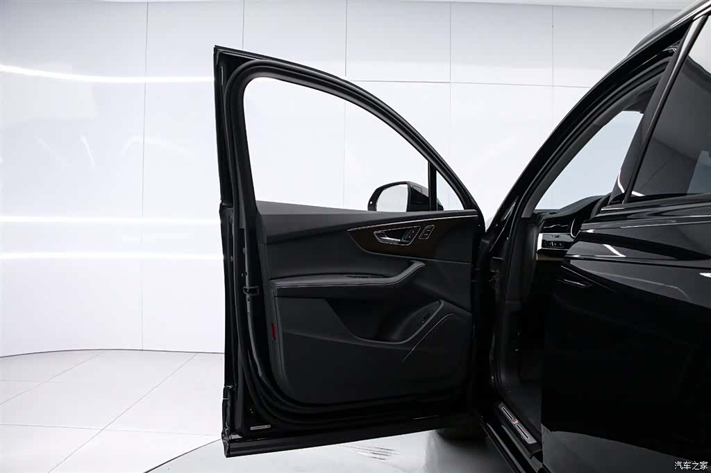 Audi Q7, 2025 11