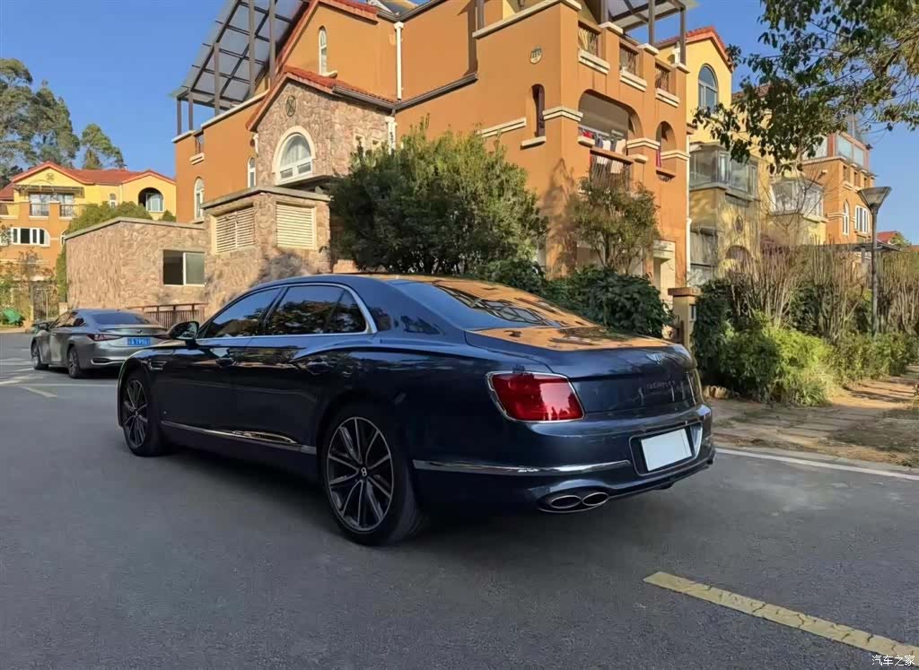 Bentley Flying Spur, 2023 все фото