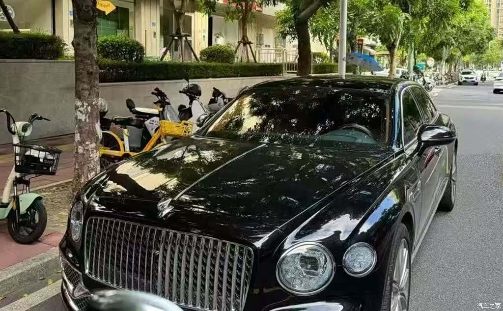 Bentley Flying Spur, 2023 2