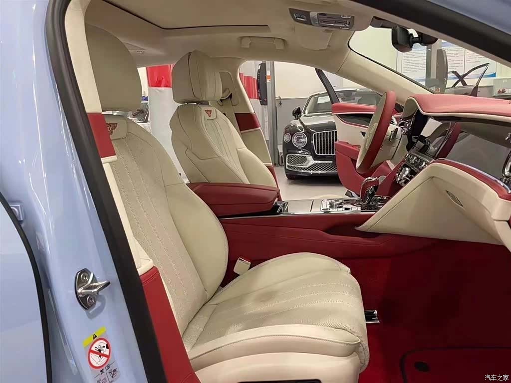 Bentley Flying Spur, 2024 4
