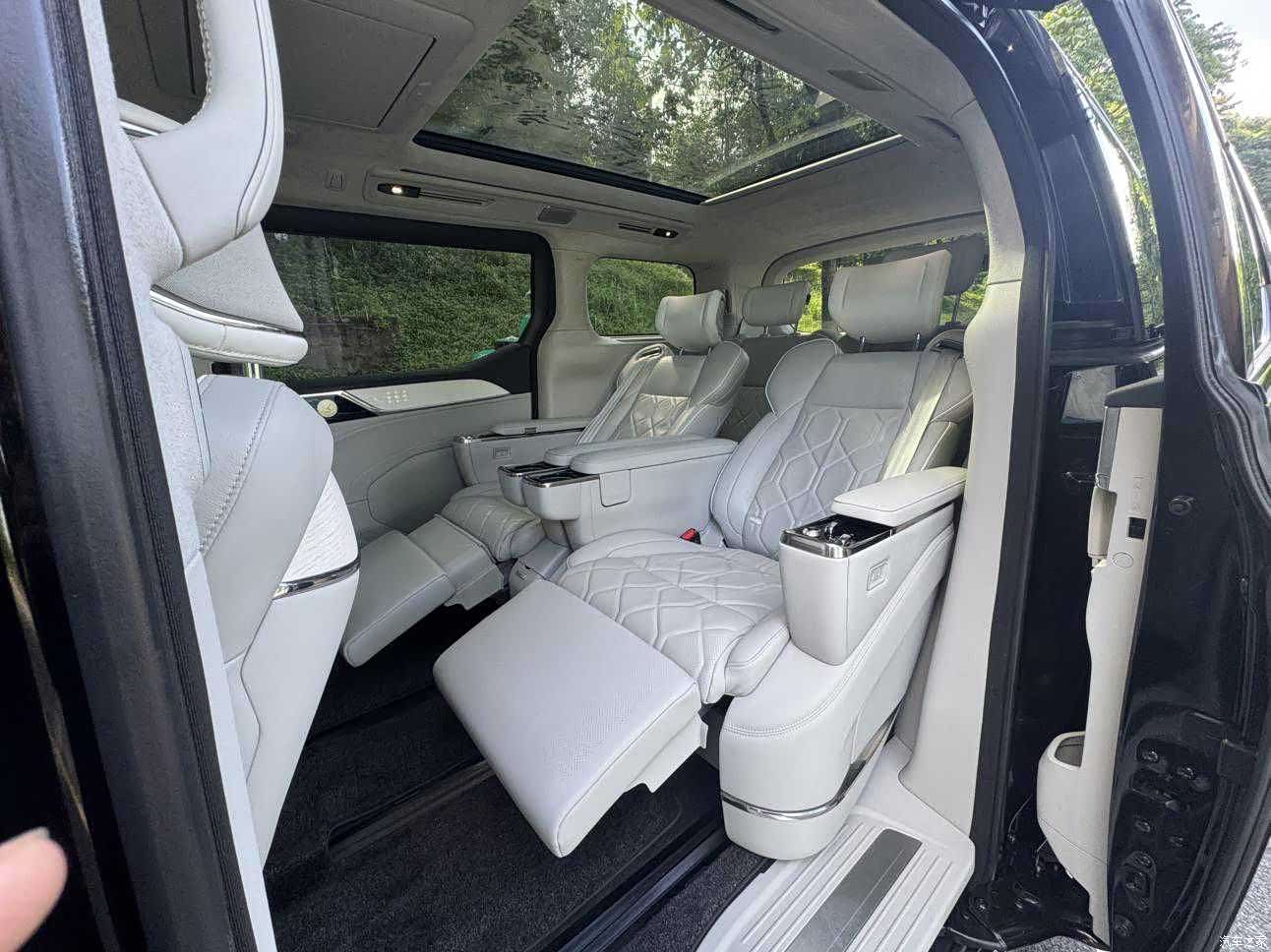 Volvo EM90, 2024 10