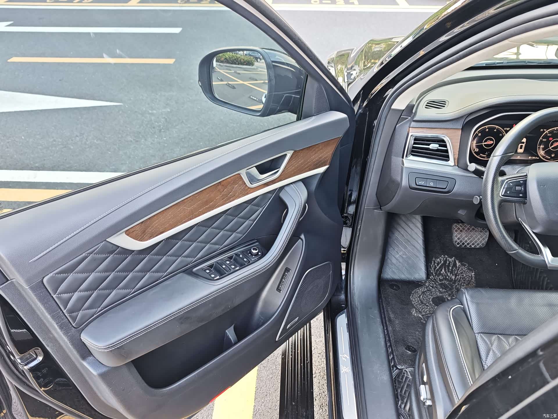Hongqi HS7, 2021 10