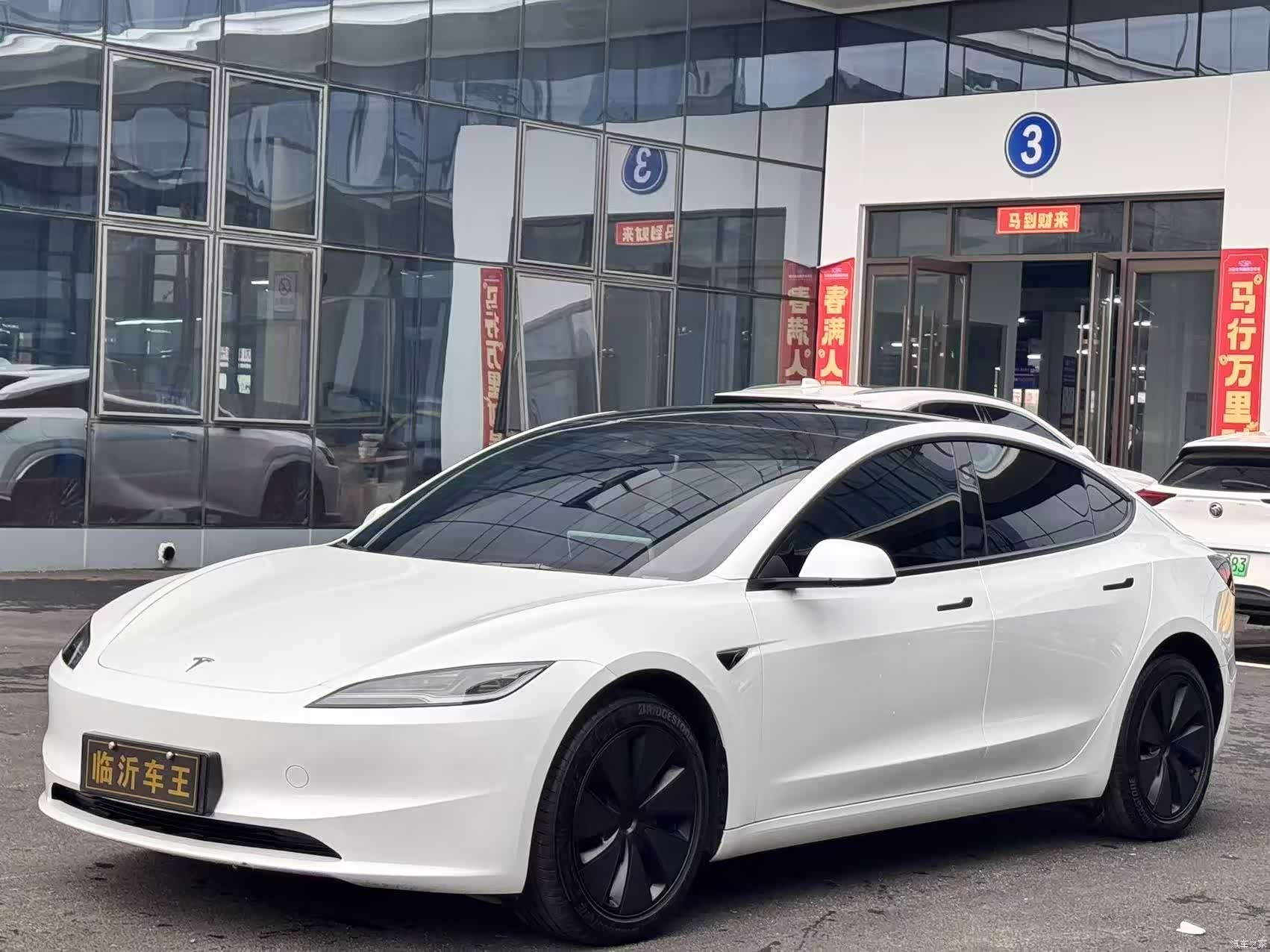 Tesla Model 3, 2025 1