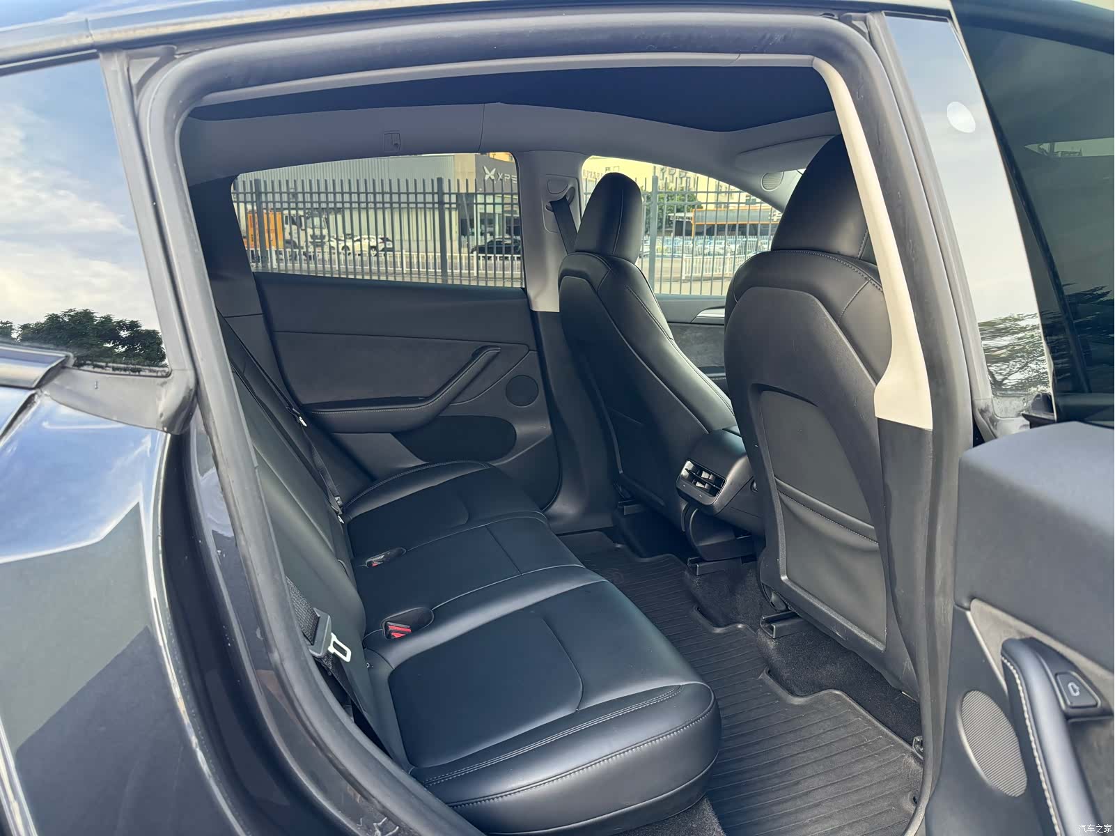 Tesla Model Y, 2024 11