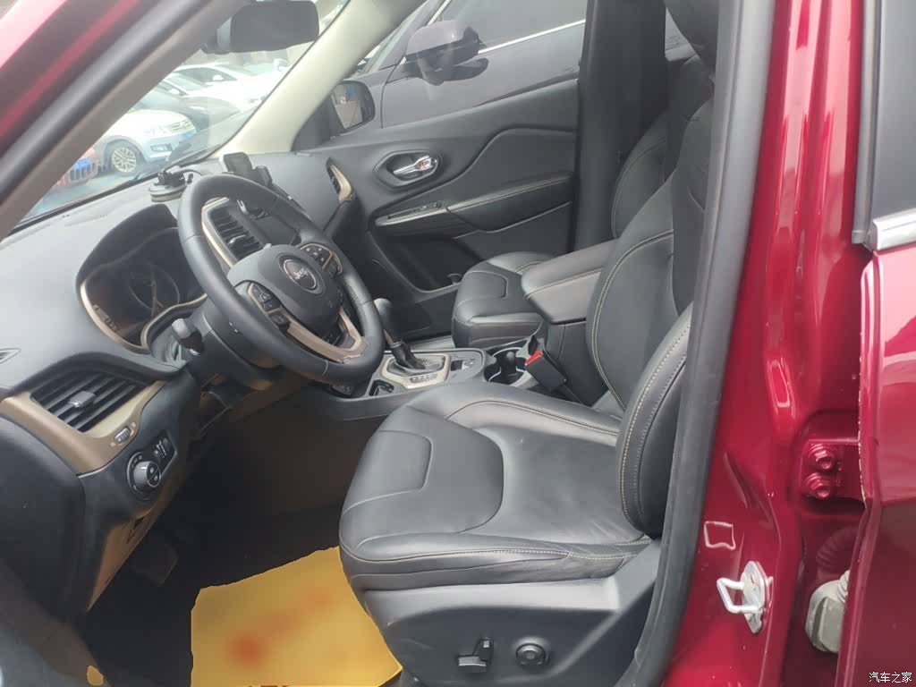 Jeep Cherokee, 2016 11
