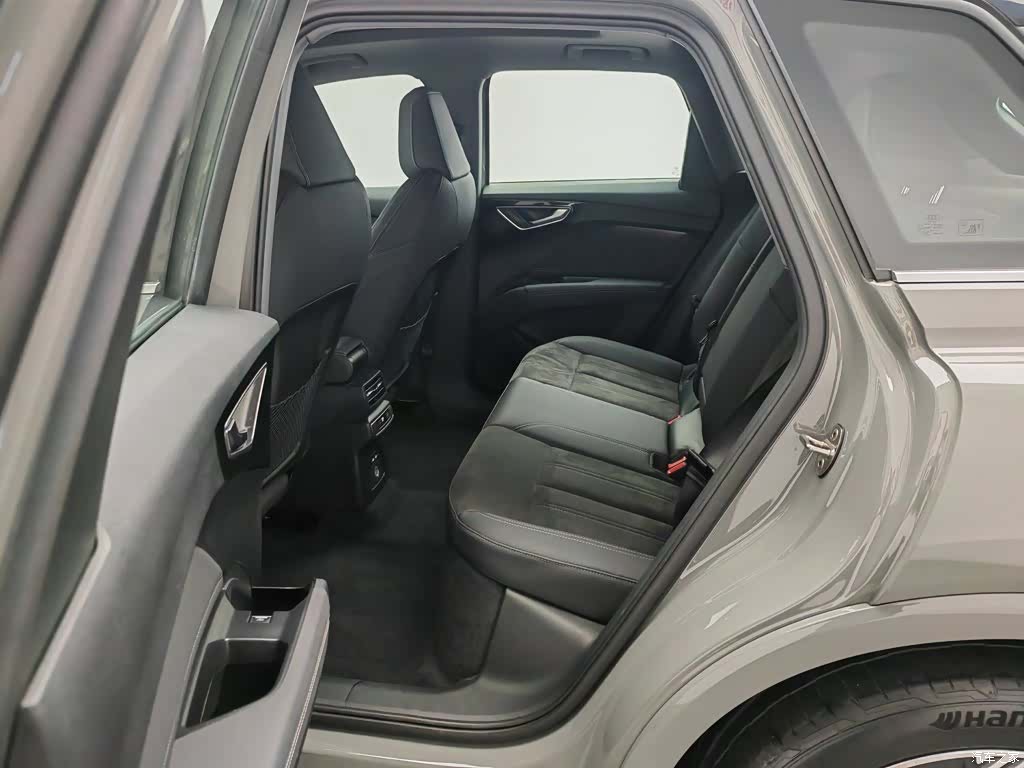Audi Q4 e-tron, 2024 15