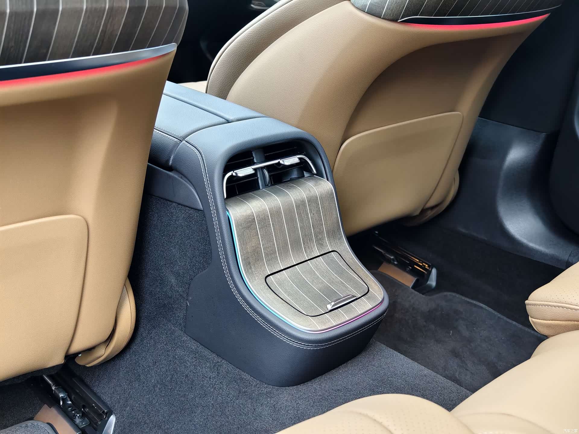 Mercedes-Benz E-Class, 2025 12
