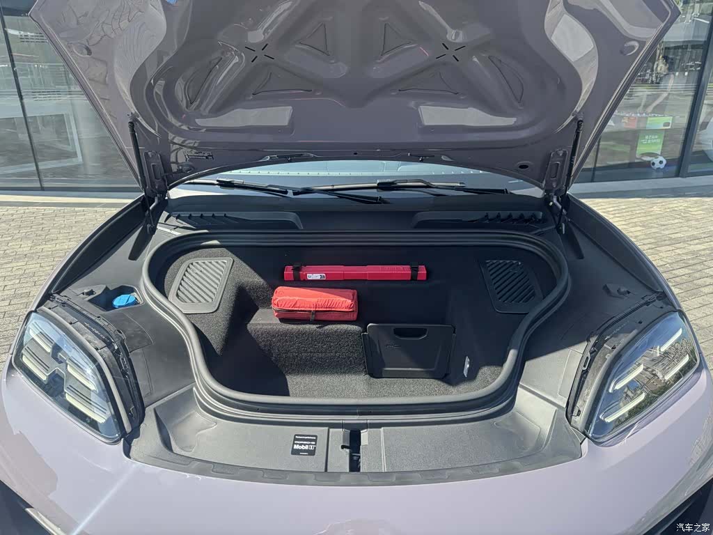 Porsche Macan, 2025 9