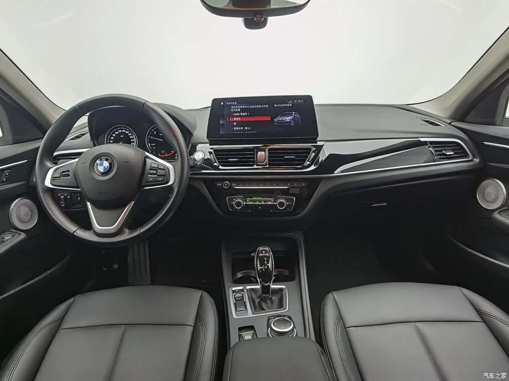BMW 1 Series, 2022 все фото