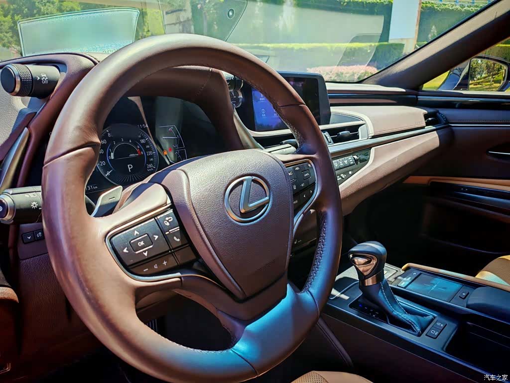 Lexus ES, 2019 8