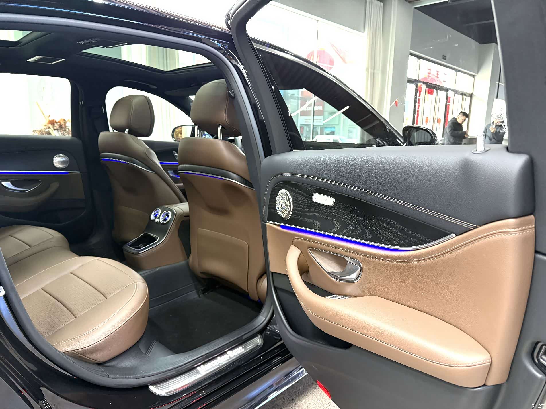 Mercedes-Benz E-Class, 2023 13