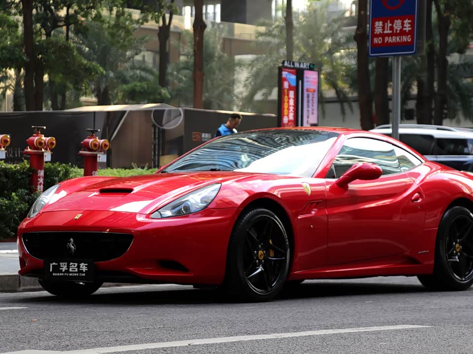 Ferrari California T