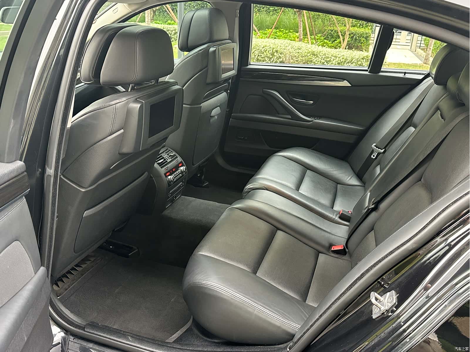BMW 5 Series, 2011 11