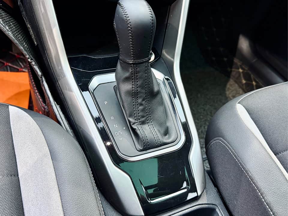 Volkswagen T-ROC exploring Songs