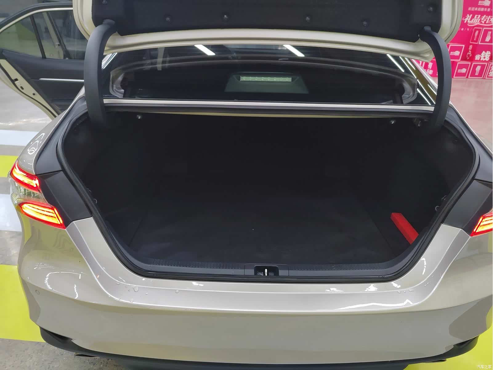 Toyota Camry, 2020 10