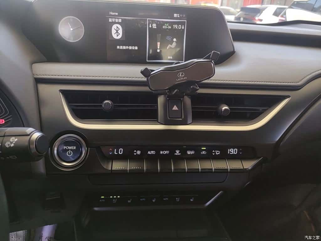 Lexus UX, 2021 13