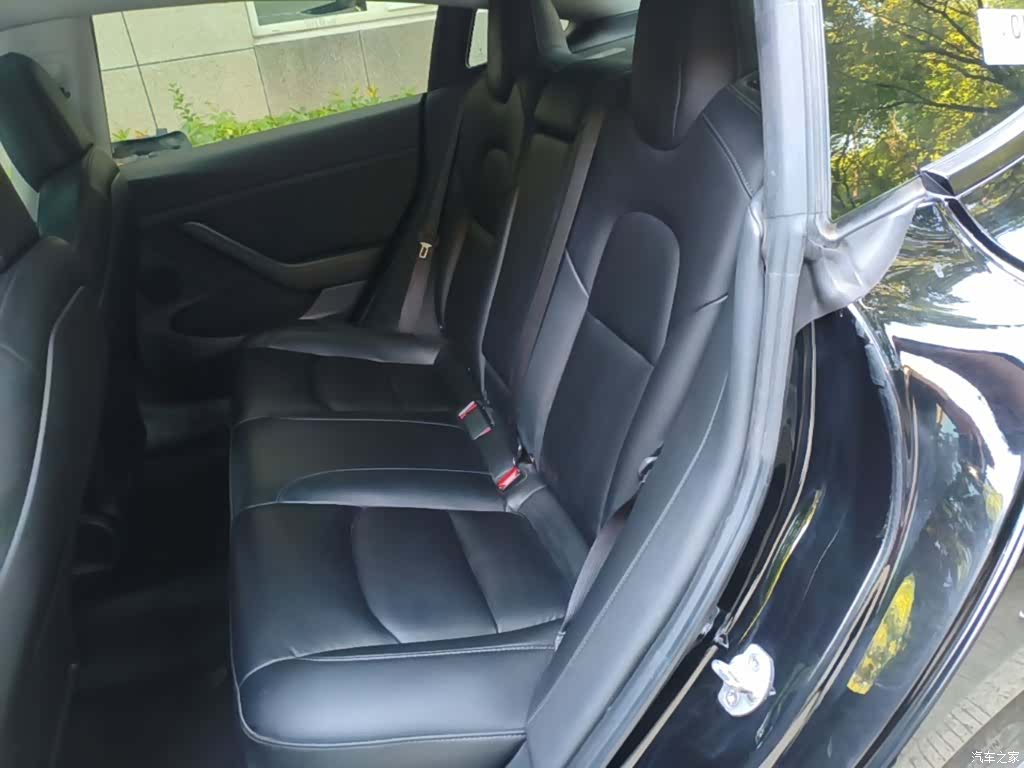 Tesla Model 3, 2022 13