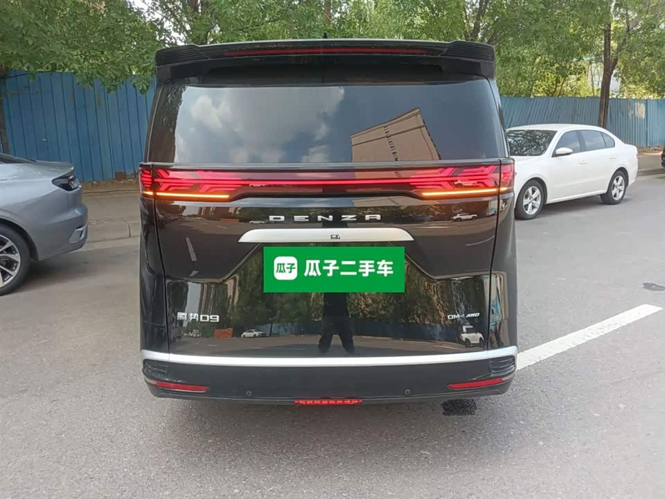 Denza D9 Denza D9