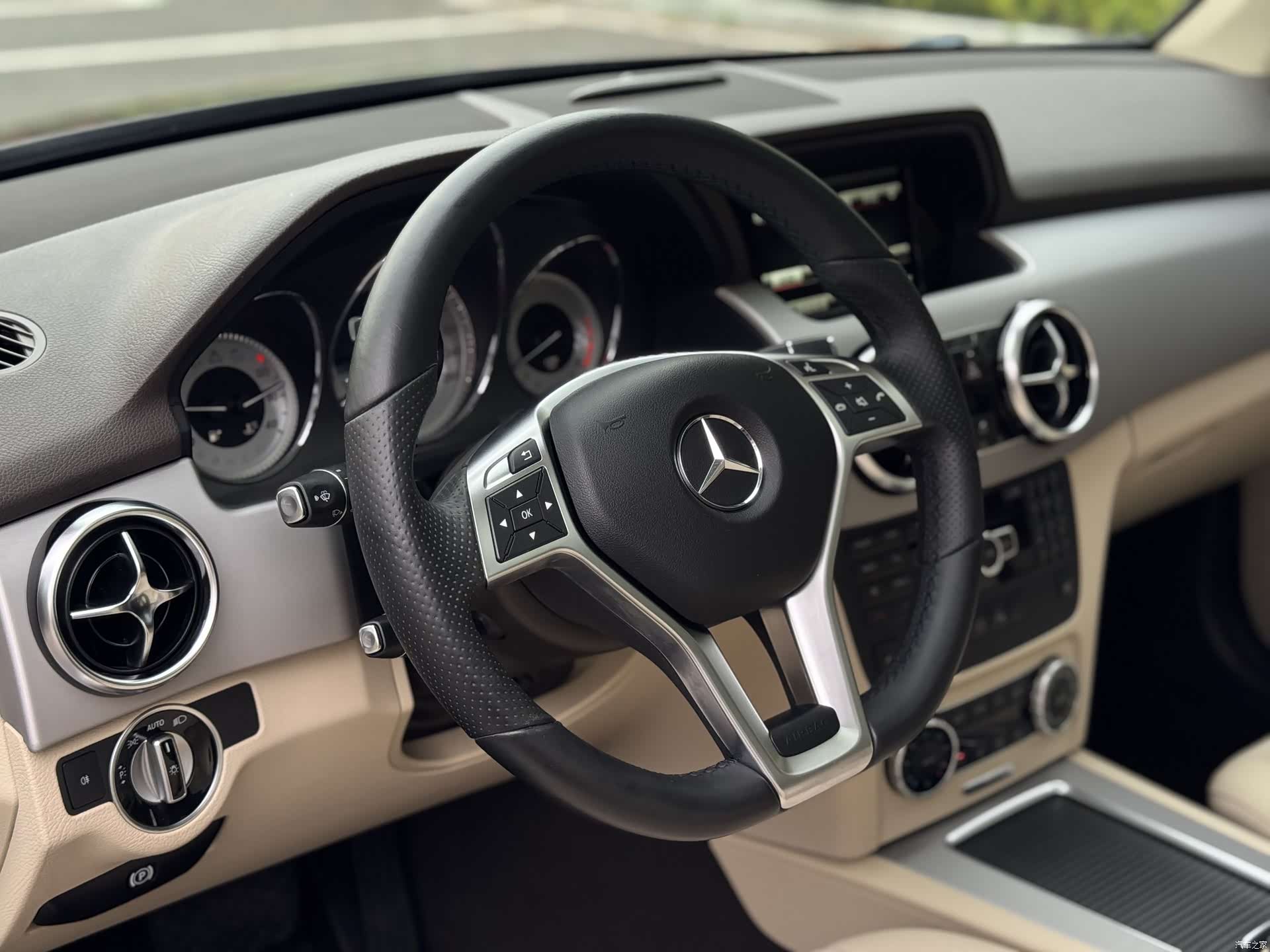 Mercedes-Benz GLK-Class, 2015 7
