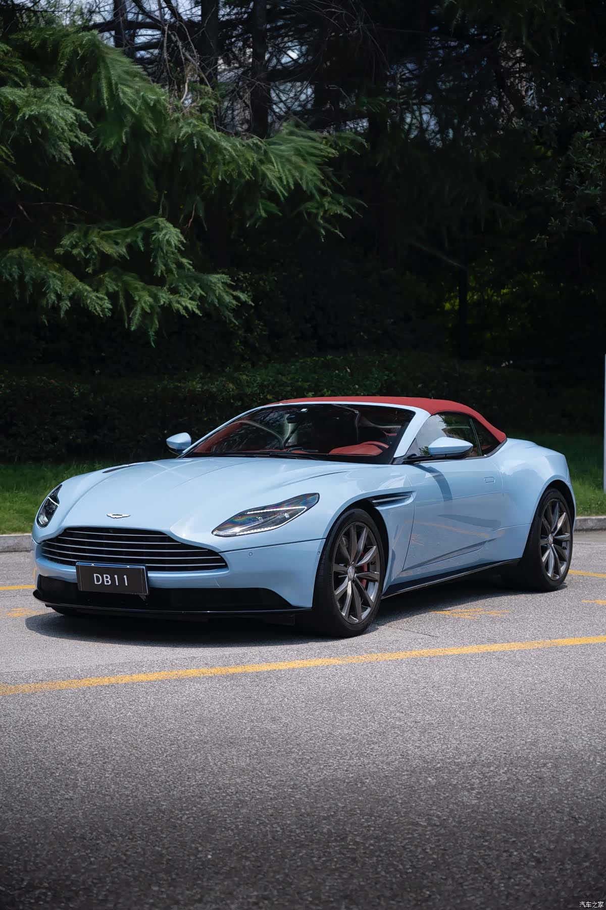 Aston Martin DB11, 2019 7