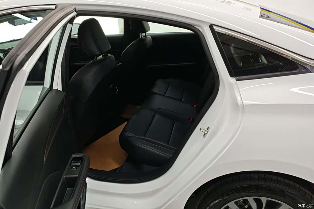 MG MG5, 2025 11